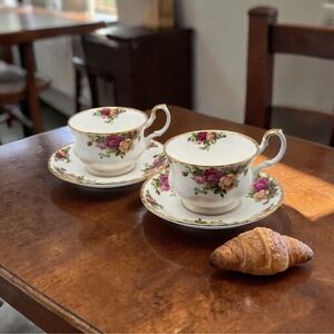 Set Of Two Royal Albert Old Country Roses Large Breakfast Tea Cups And Saucers